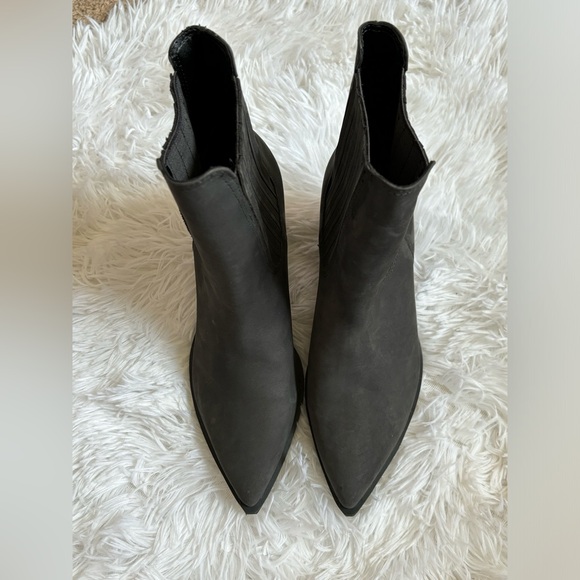 NEW Steve Madden Terezza Nubuck Booties - Picture 5 of 8